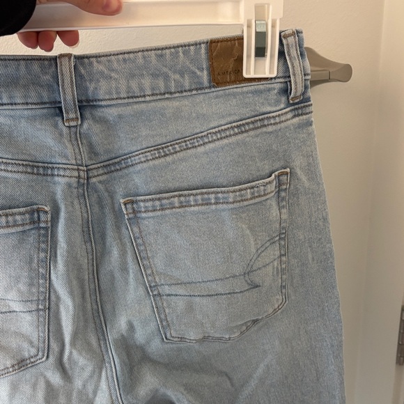 American Eagle Light Blue Strigid Mom Jeans Size 4 Short - Picture 7 of 11